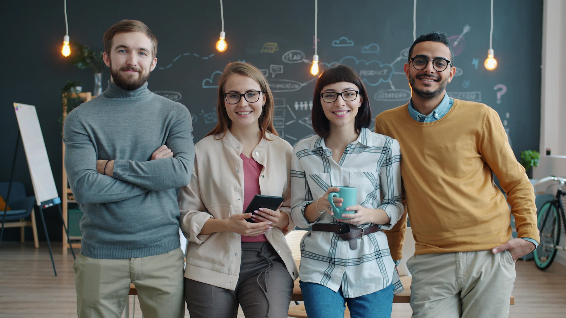 Studio professionale con documenti e postazione di lavoro
